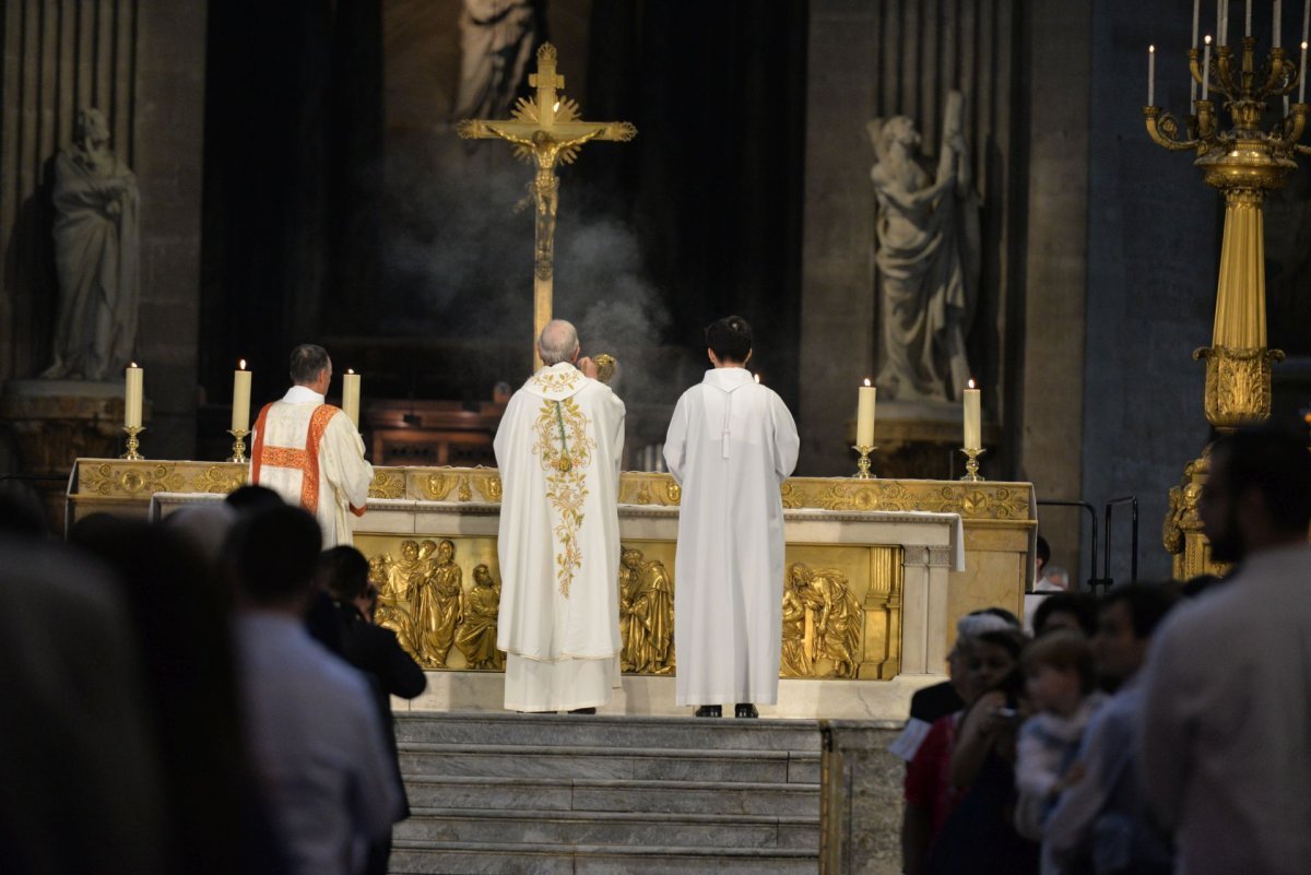Ordination sacerdotale 2022 : procession. © Marie-Christine Bertin / Diocèse de Paris.