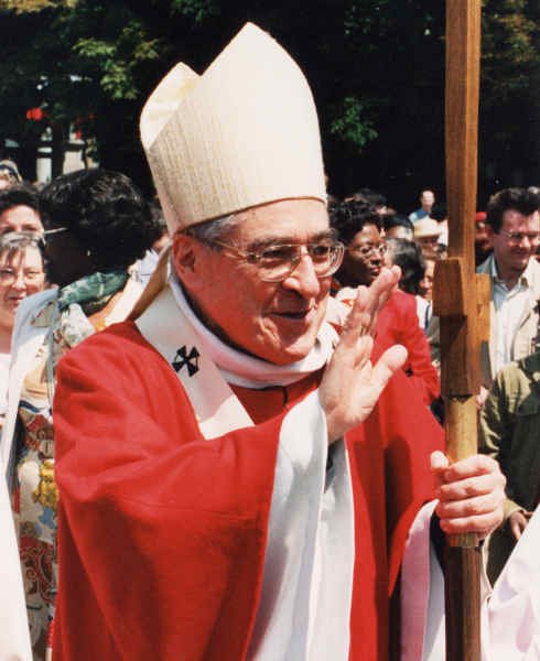 Lors des ordinations. En juin 2002. © Jacques Morvan.
