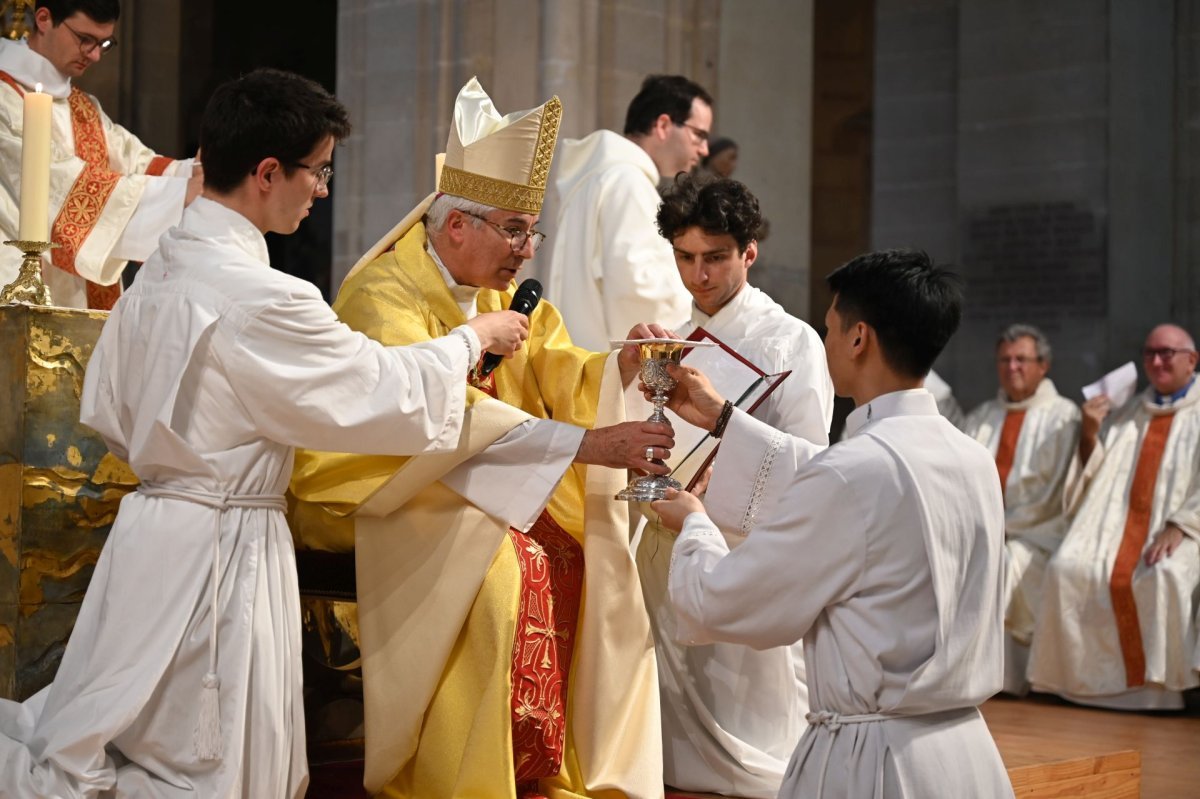 Institutions de séminaristes au lectorat et à l'acolytat. © Marie-Christine Bertin / Diocese de Paris.