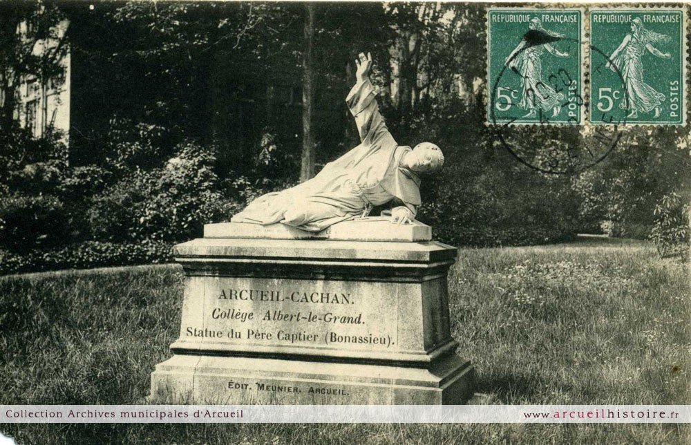 Statue du P. Captier. Statue du Père Captier, par Jean Marie Bienaimé Bonassieux © Archives municipales d'Arcueil.