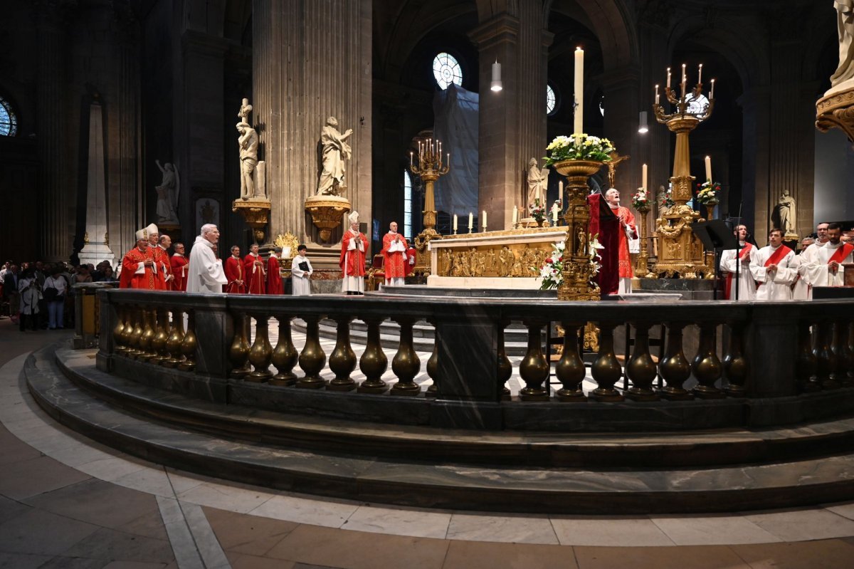 Confirmation d'adultes en mai 2024. Célébration de 16h. © Marie-Christine Bertin / Diocèse de Paris.