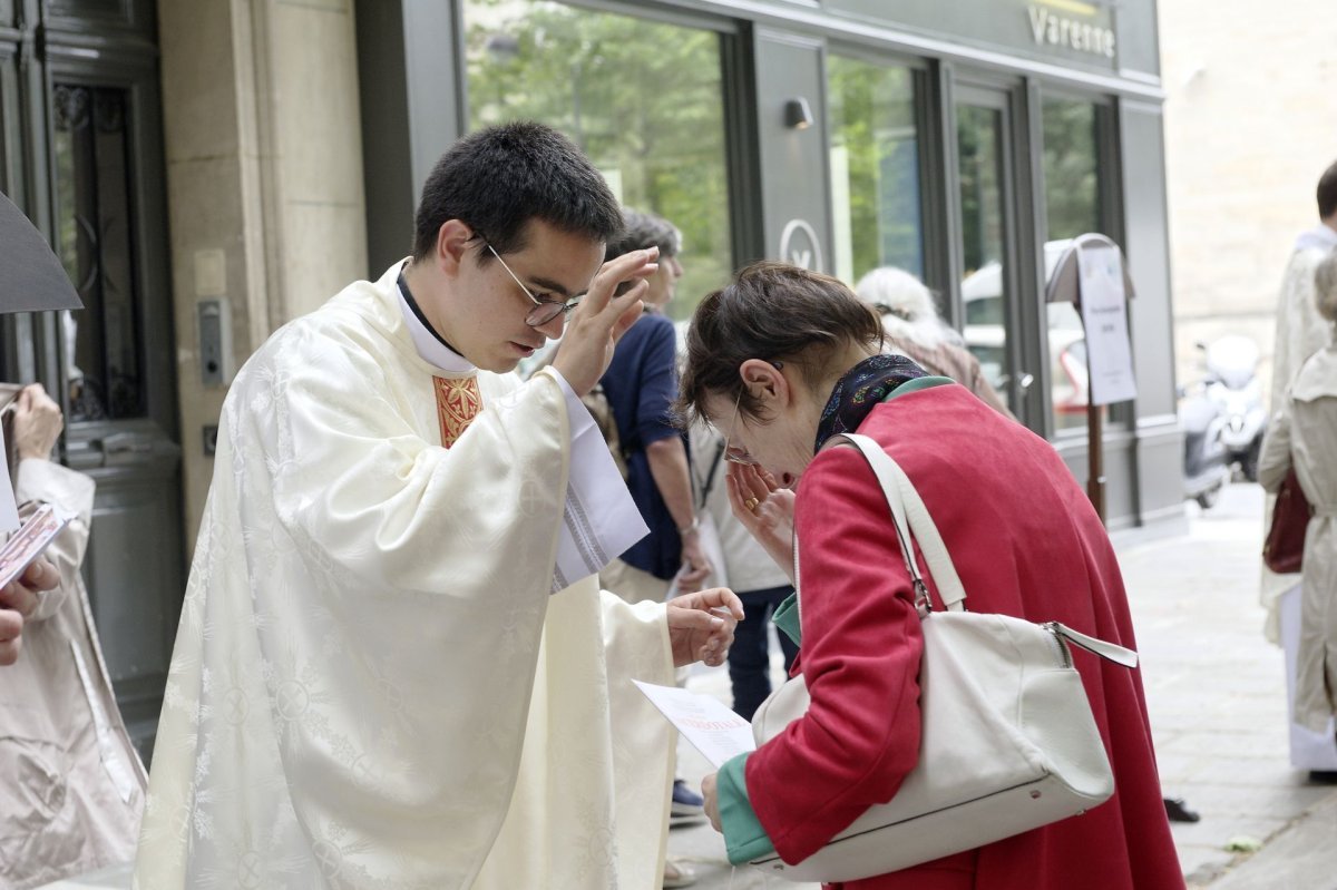 Ordination sacerdotale 2022 : bénédictions. © Trung Hieu Do / Diocèse de Paris.
