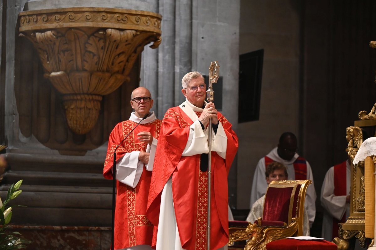 Confirmations d'adultes en juin 2025. Célébration de 21h. © Marie-Christine Bertin / Diocèse de Paris.