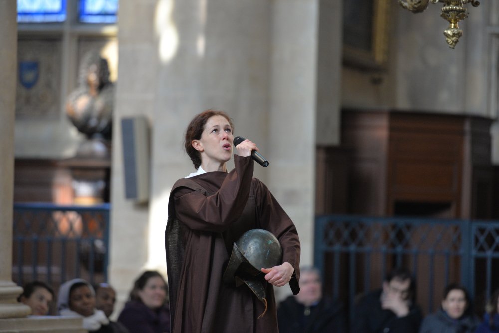 Rassemblement des sixièmes 2017 - Spectacle à Saint-Etienne-du-Mont 5. © Marie-Christine Bertin/Diocèse de Paris.