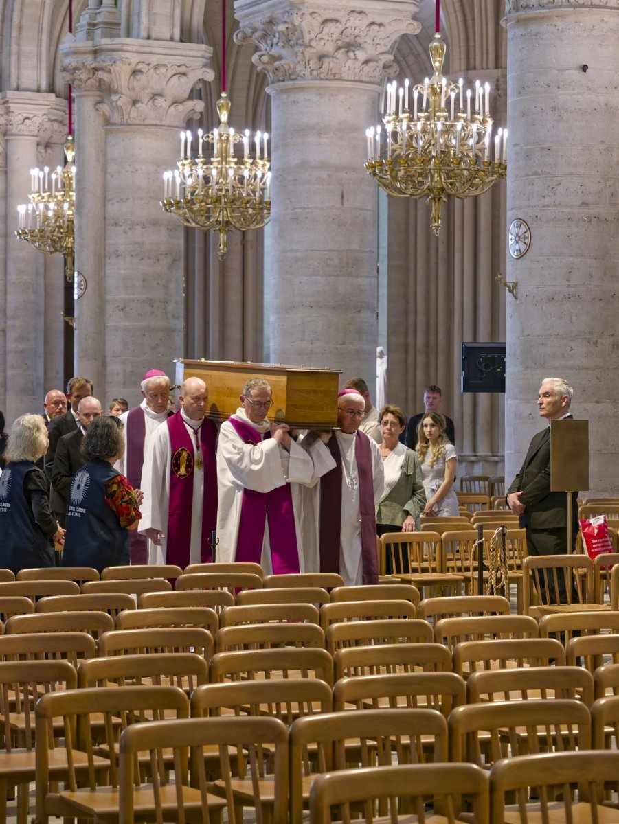 Arrivée du cercueil du Cardinal André Vingt-Trois à Notre-Dame de Paris. © Yannick Boschat / Diocèse de Paris.