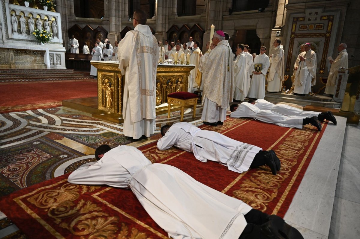 Ordinations diaconales en vue du sacerdoce. © Marie-Christine Bertin / Diocèse de Paris.