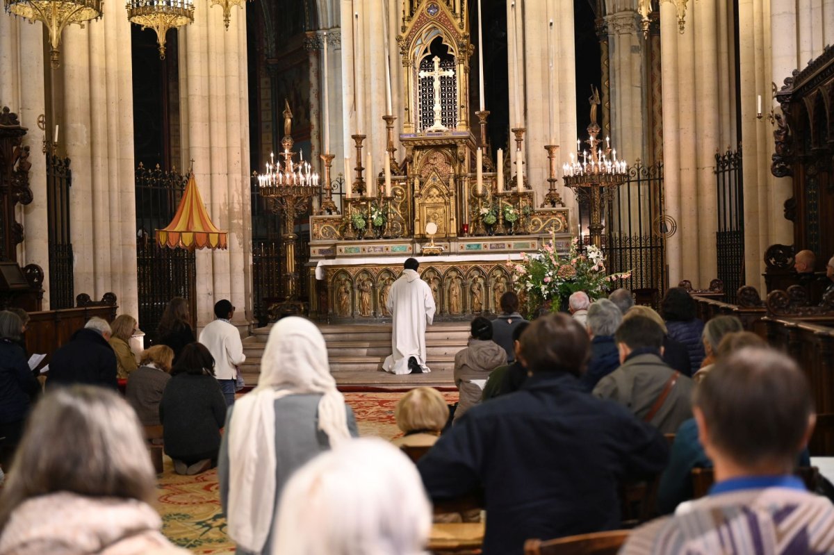 Veillée de l'espérance à la basilique Sainte-Clotilde. © Marie-Christine Bertin / Diocèse de Paris.