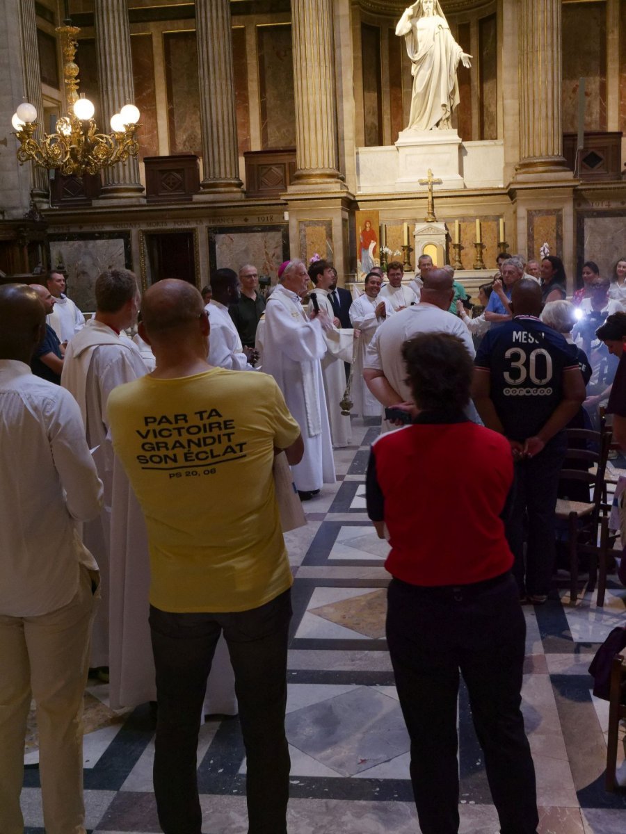 Bénédiction de la chapelle Notre-Dame des Sportifs. © Yannick Boschat / Diocèse de Paris.
