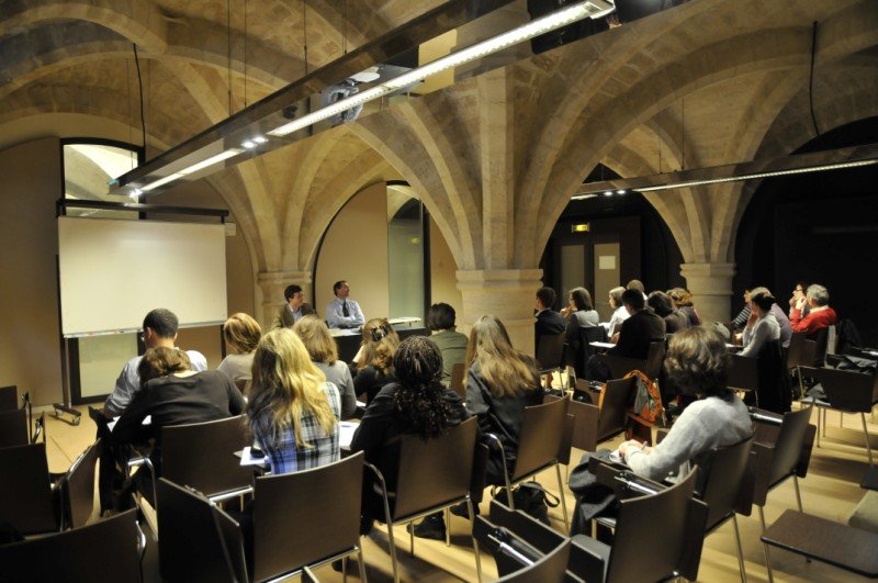 2009-2010 : Une centaine d'étudiants dont 30 jeunes professionnels ont (…). 