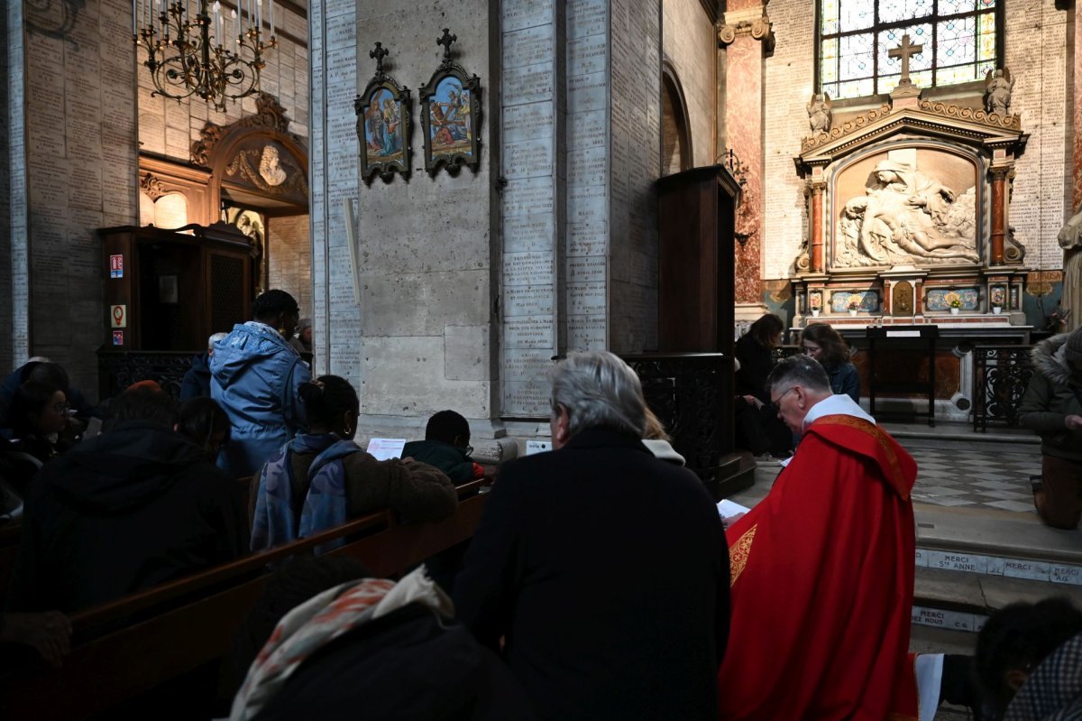Chemin de croix 2026 à Notre-Dame des Victoires (2e). © Marie-Christine Bertin / Diocèse de Paris.