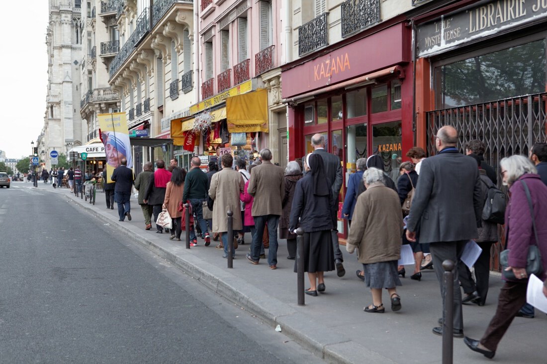 Marche méditative vers Notre-Dame de Paris. © Yannick Boschat / Diocèse de Paris.