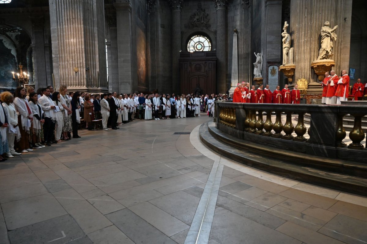 Confirmation d'adultes en mai 2024. Célébration de 16h. © Marie-Christine Bertin / Diocèse de Paris.