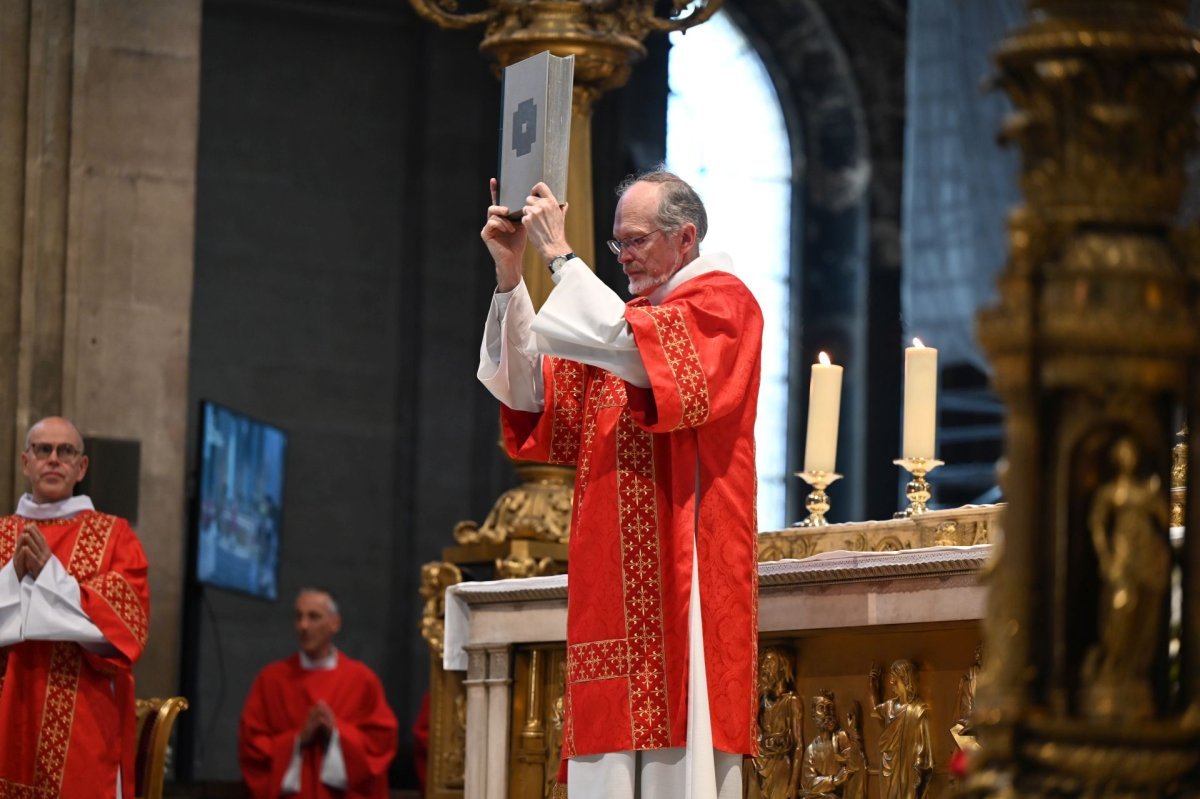 Confirmation d'adultes en mai 2024. Célébration de 16h. © Marie-Christine Bertin / Diocèse de Paris.