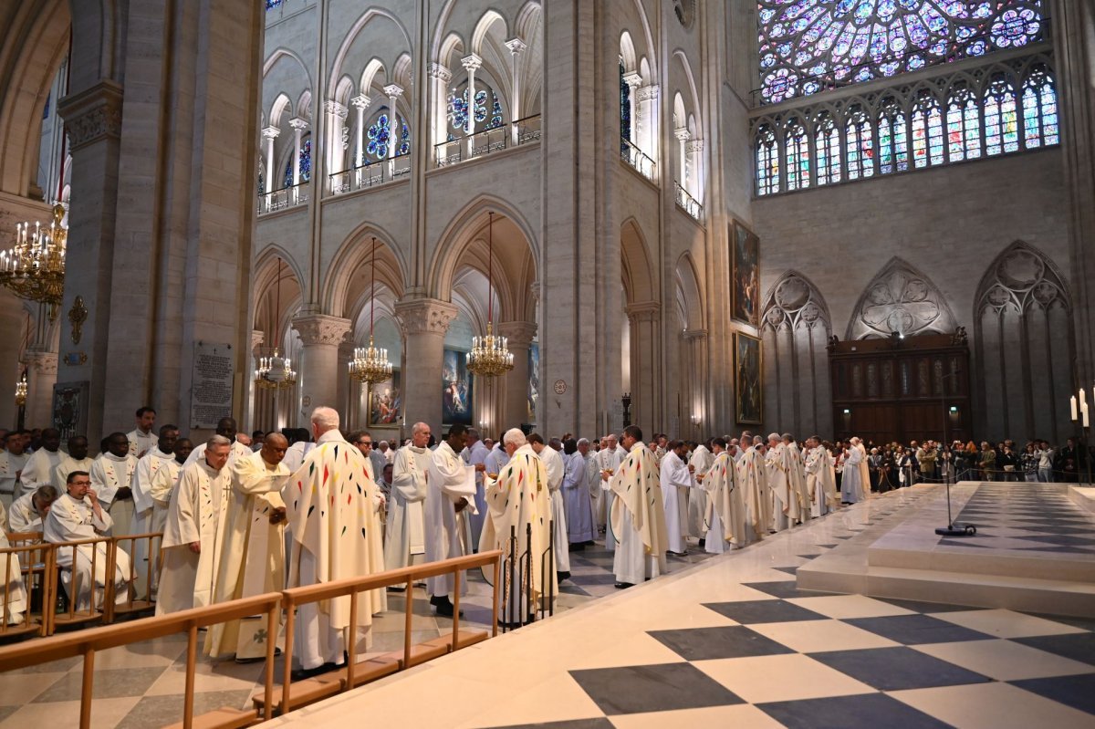 Jubilé des prêtres d'Île-de-France 2025. Messe à Notre-Dame de Paris, 4e. © Marie-Christine Bertin / Diocèse de Paris.