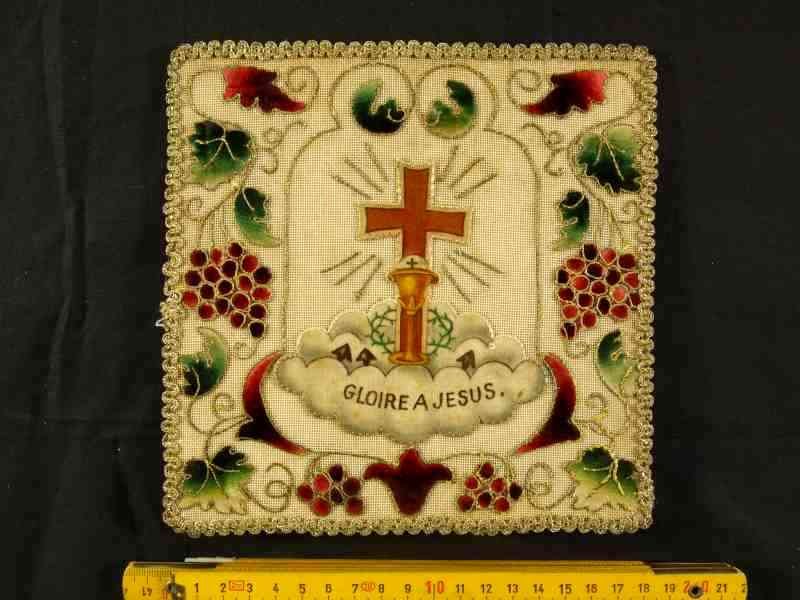 Gloire à Jésus. © C. D. A. S..
