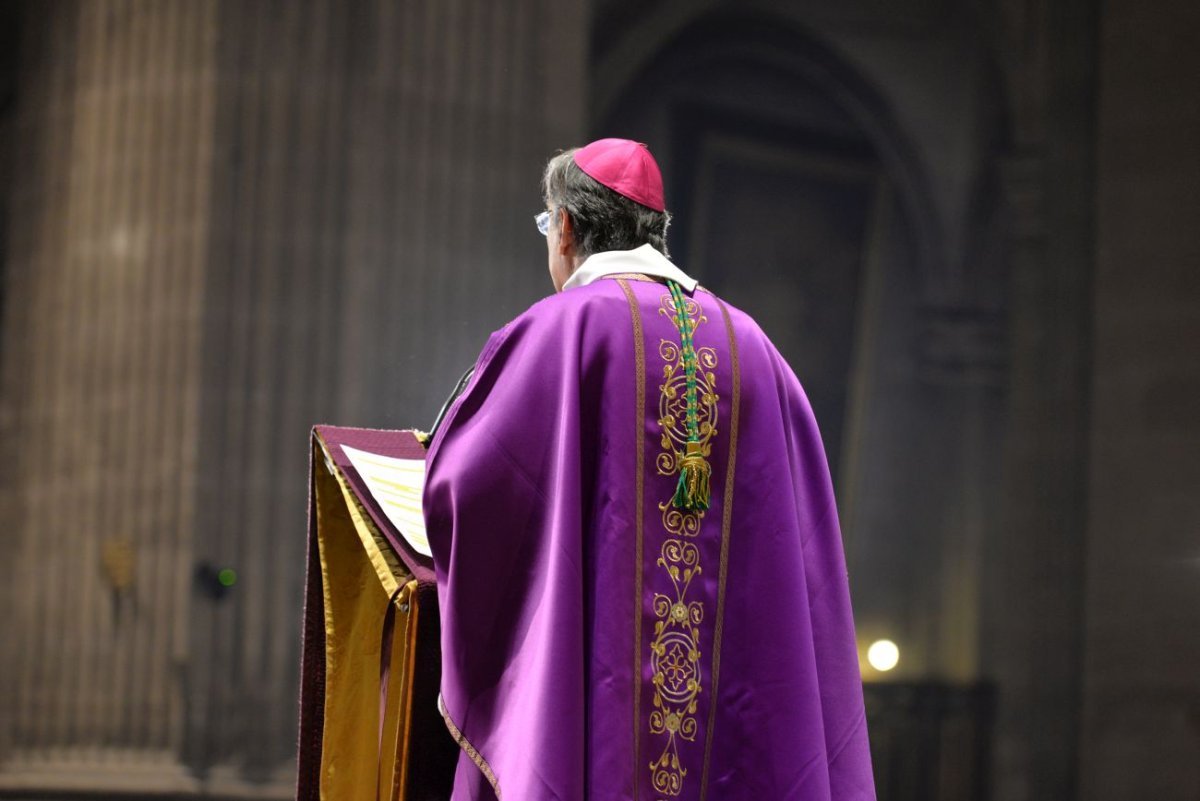 Messe autour de Mgr Michel Aupetit. © Marie-Christine Bertin / Diocèse de Paris.