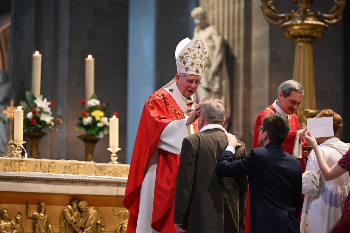 Confirmation d'adultes en mai 2024. Célébration de 16h. © Marie-Christine Bertin / Diocèse de Paris.