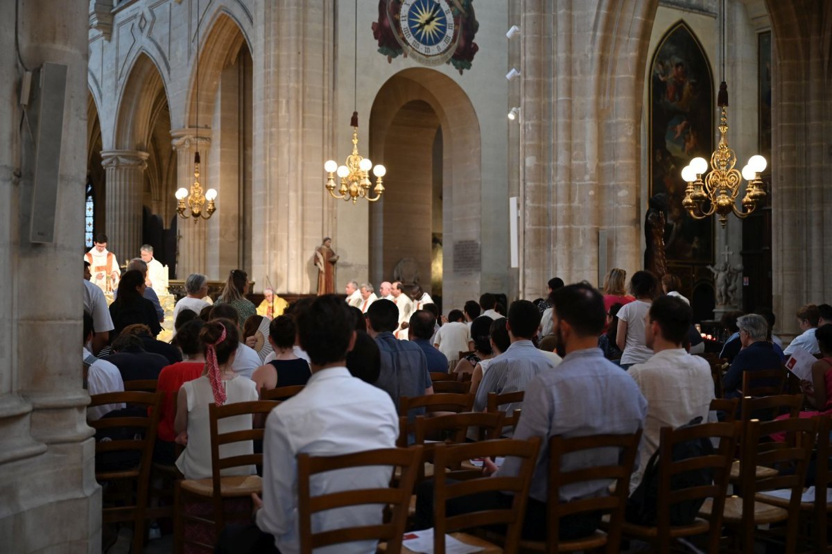 Institutions de séminaristes au lectorat et à l'acolytat. © Marie-Christine Bertin / Diocese de Paris.