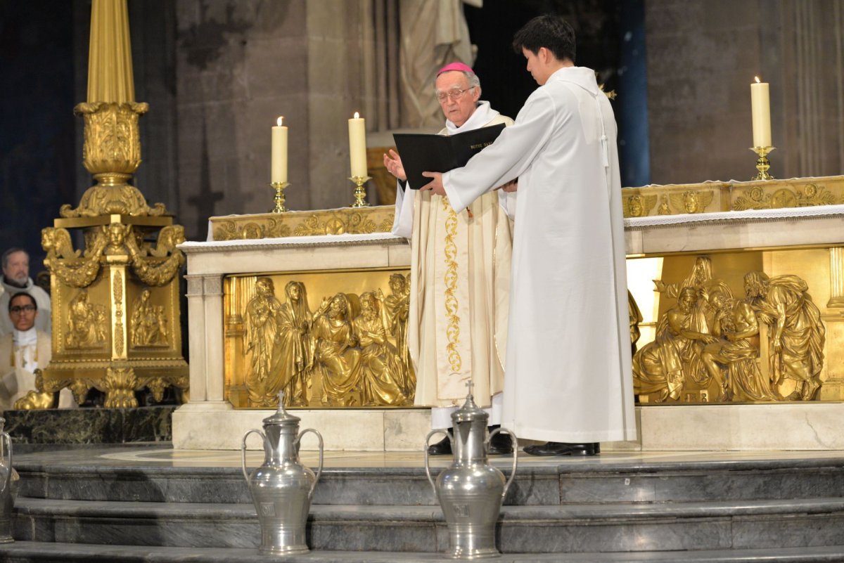 Messe chrismale 2022. Bénédiction de l'huile des malades. © Marie-Christine Bertin / Diocèse de Paris.