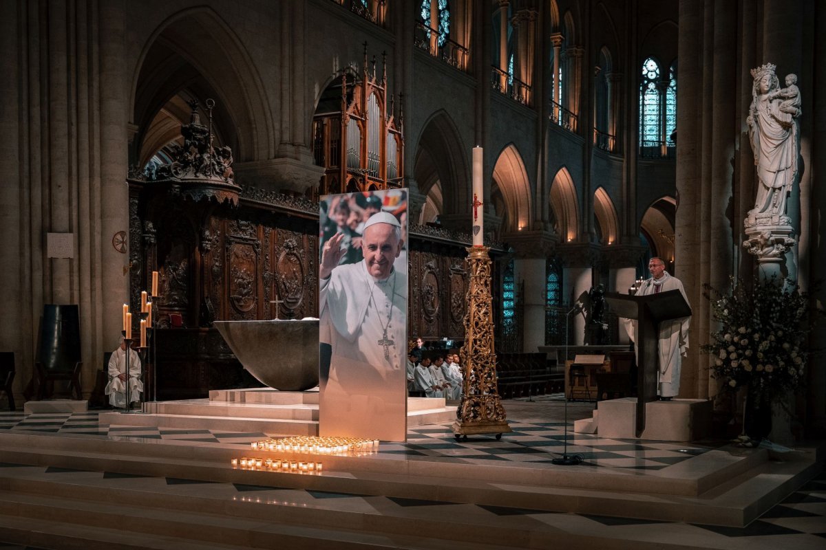 Rappel au Père du pape François : messe de 18h à Notre-Dame de Paris.. Messe à l'intention du pape François. © Liam Hoarau / Diocèse de Paris.