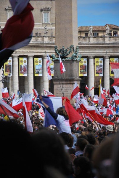 Les jeunes parisiens à la béatification de Jean-Paul II à Rome. © P.-L. L..