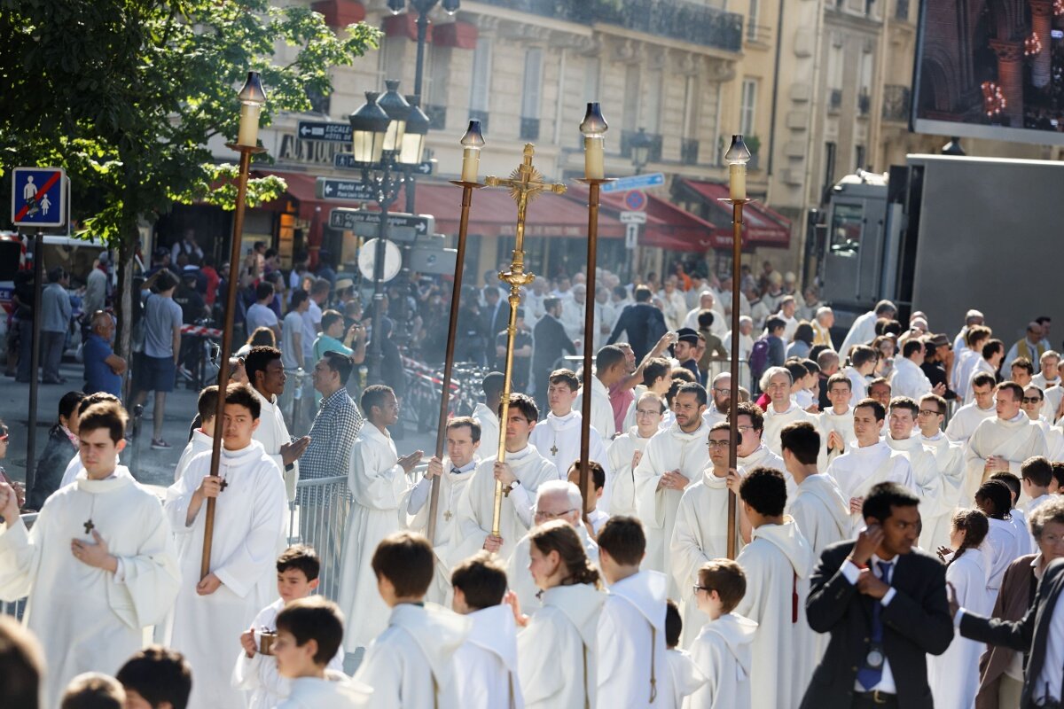 Procession d'entrée. © Yannick Boschat / Diocèse de Paris.