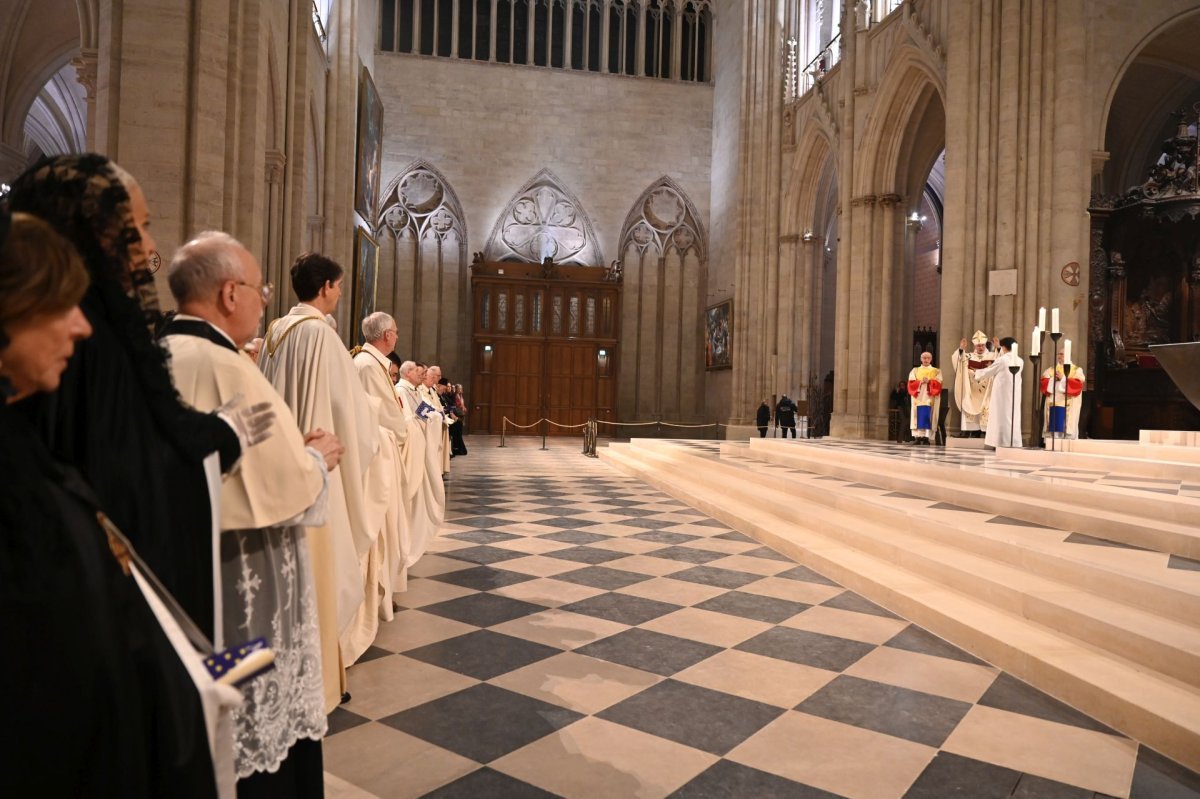 Messe du soir du vendredi 13 décembre 2024 à Notre-Dame de Paris. © Marie-Christine Bertin / Diocèse de Paris.