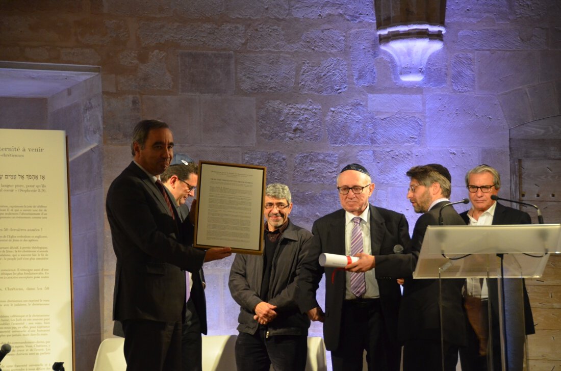 Remise de la Déclaration au pasteur Clavairoly. © Marie-Christine Bertin / Diocèse de Paris.