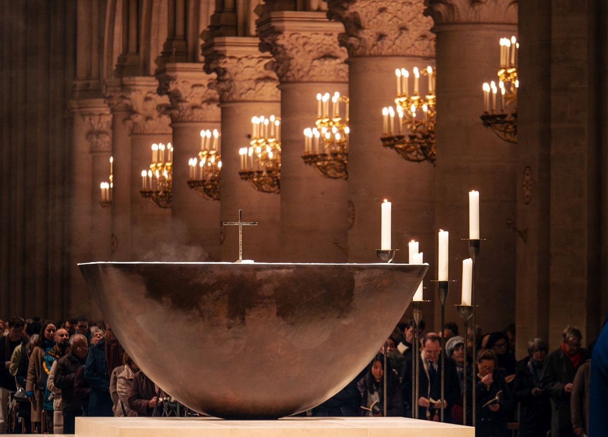 Vêpres du mardi 10 décembre 2024 à Notre-Dame de Paris. © Maximilien Krebs.