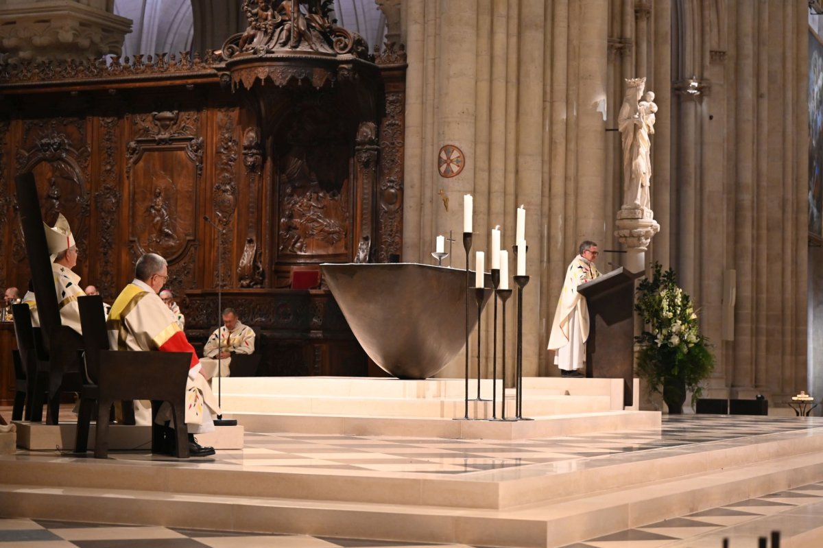 Messe en présence des services diocésains et de l'Atelier de Notre-Dame. © Marie-Christine Bertin / Diocèse de Paris.