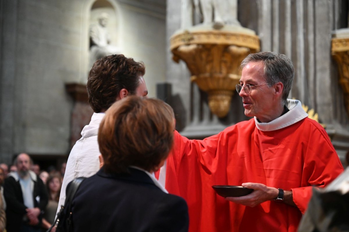 Confirmations d'adultes en juin 2025. Célébration de 16h. © Marie-Christine Bertin / Diocèse de Paris.