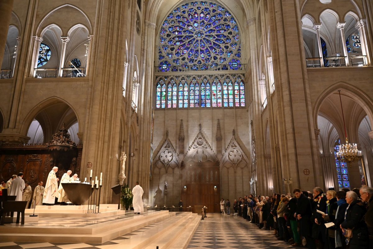 Messe en présence des services diocésains et de l'Atelier de Notre-Dame. © Marie-Christine Bertin / Diocèse de Paris.