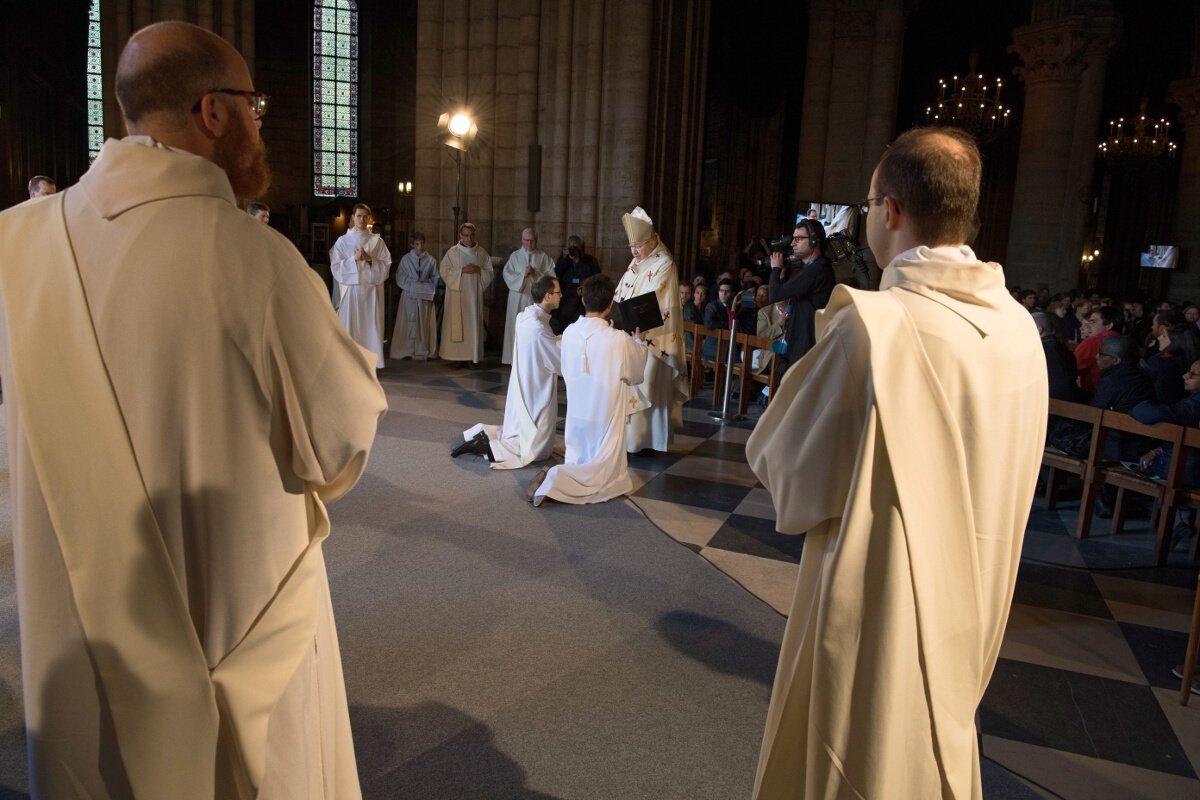 Promesse des ordinands. © Yannick Boschat / Diocèse de Paris.