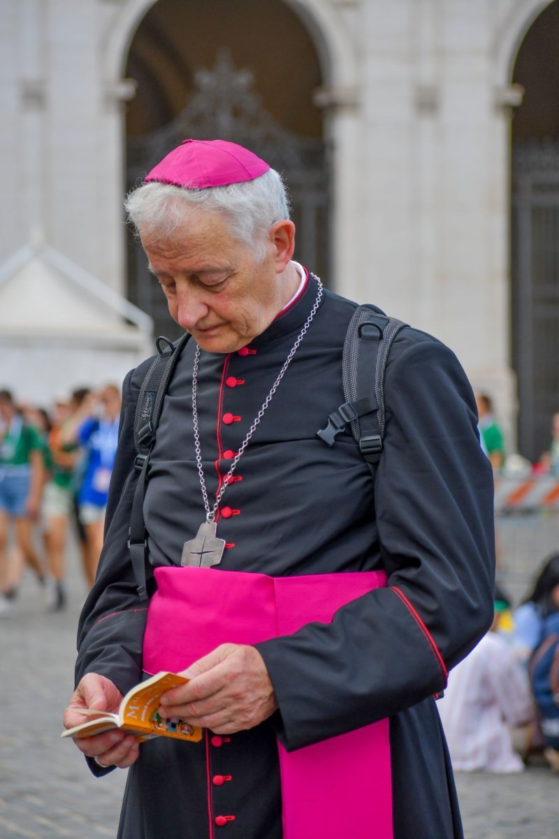Mercredi 30 juillet - Passage de la Porte sainte. © Clémence Vecten – Diocèse de Paris.