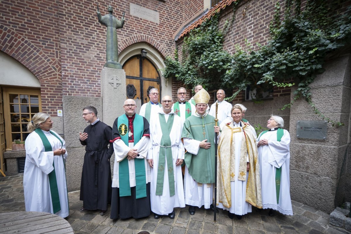 Au-revoir des pasteurs de l'Église suédoise. © Alexander Lamy Och.