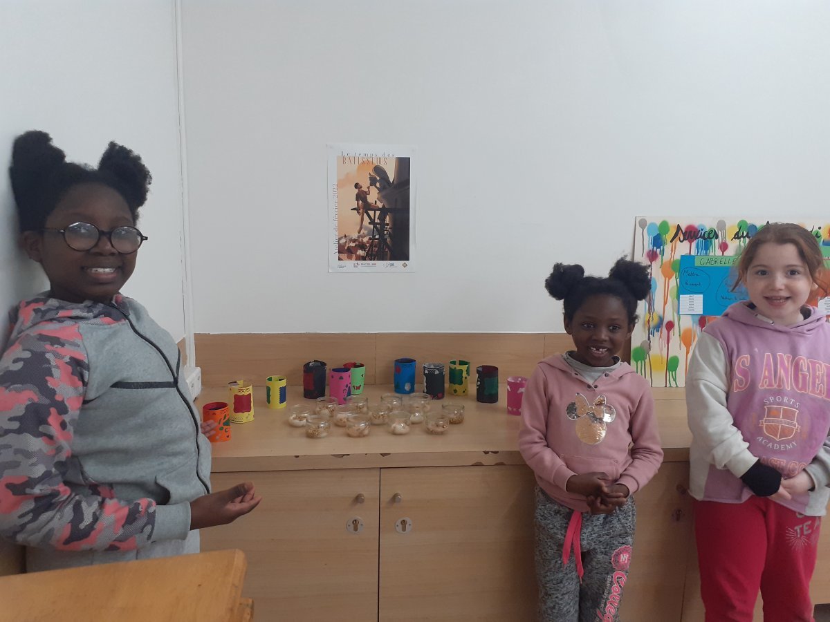 Bienvenue au temps des bâtisseurs, où nous accueillent les enfants du Patronage Sainte-Claire ! © Diocèse de Paris - Vicariat Enfance Adolescence.