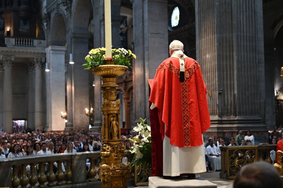 Confirmation d'adultes en mai 2024. Célébration de 16h. © Marie-Christine Bertin / Diocèse de Paris.